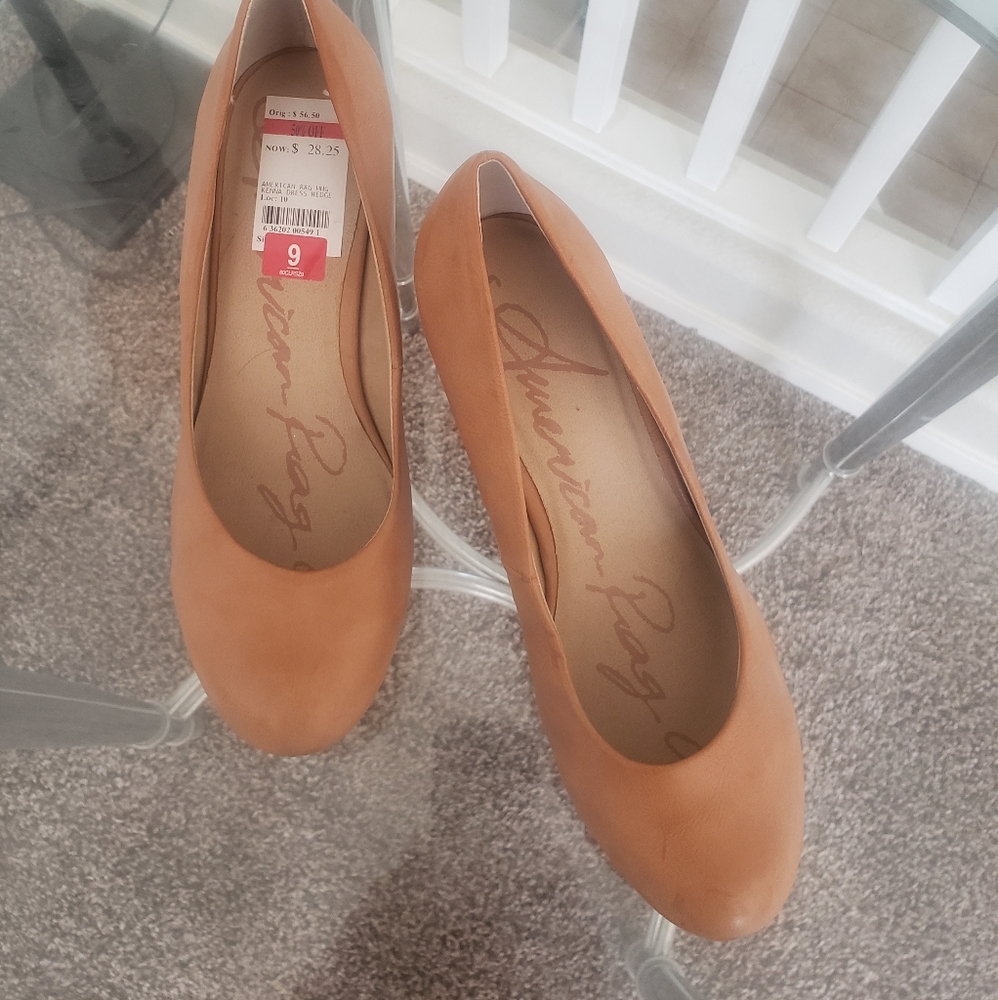 Women's wedge heels new with tag